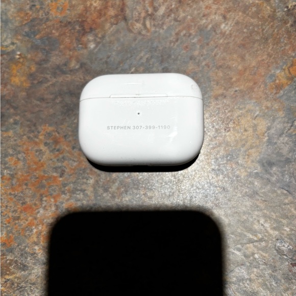 Apple air pods. Name and phone are engraved on them work great - Picture 7 of 7